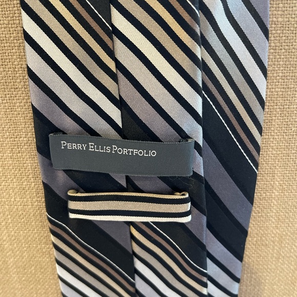 Perry Ellis Portfolio Mens Tie - Picture 2 of 3